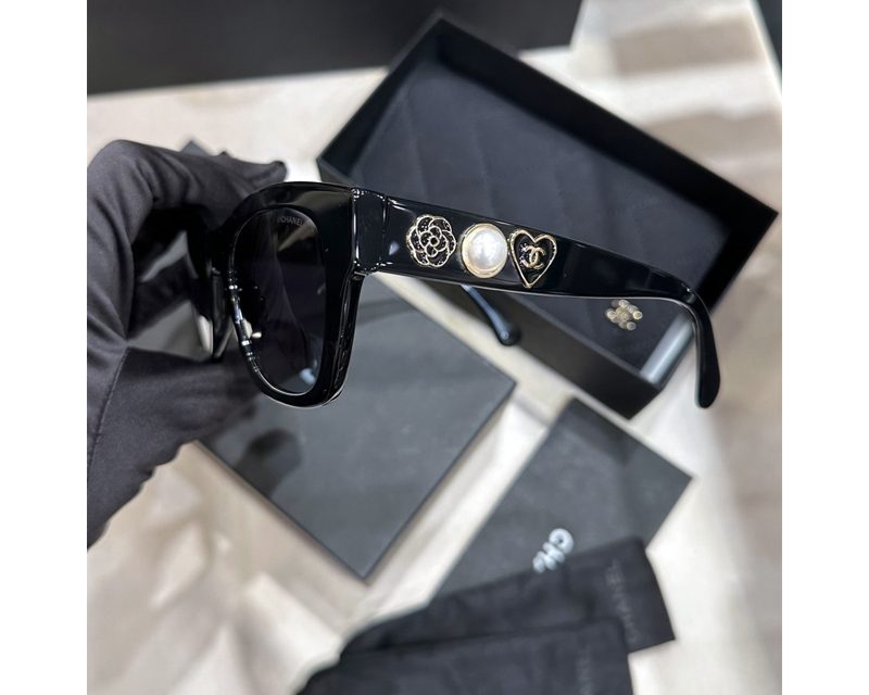 CHANEL