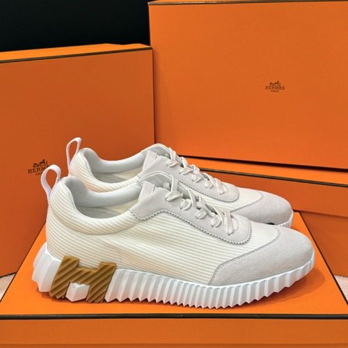 HERMES ๋ฐ์ด์ฑ Sneakers Suede White H ๋ธ๋ผ์ด Black Two-Tone