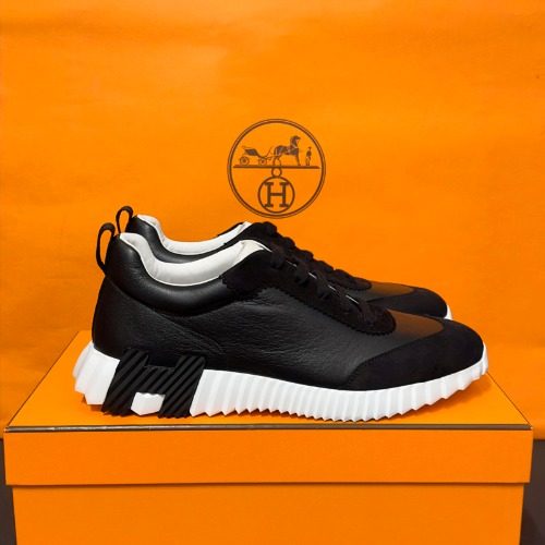HERMES ๋ฐ์ด์ฑ Sneakers ๊ณ ํธ์คํจ ์ฌ๋ธ๋ H Black Logo