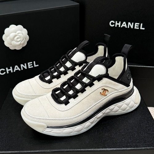 CHANEL λ―Ήμ€λ νμ΄λ² Suede Calfskin μμ΄λ³΄λ¦¬ Gold-Tone CC Logo Sneakers