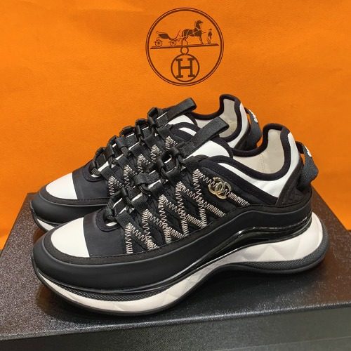 CHANEL λ―Ήμ€λ νμ΄λ² Calfskin Zigzag Black Gold-Tone CC Logo Sneakers Women'sμ©