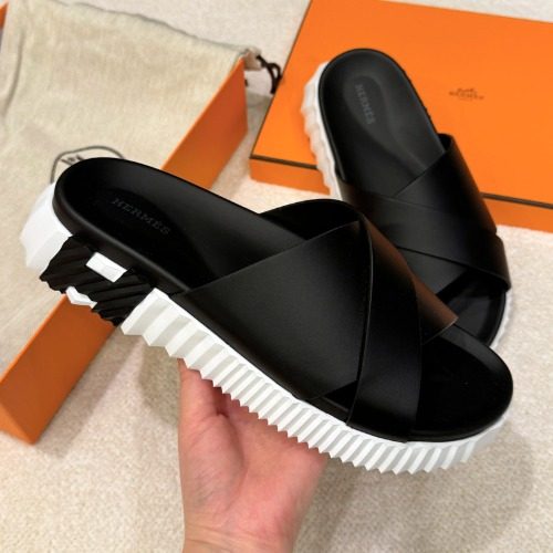 HERMES Calfskin Black White ์ธํ๋ผ Sandals