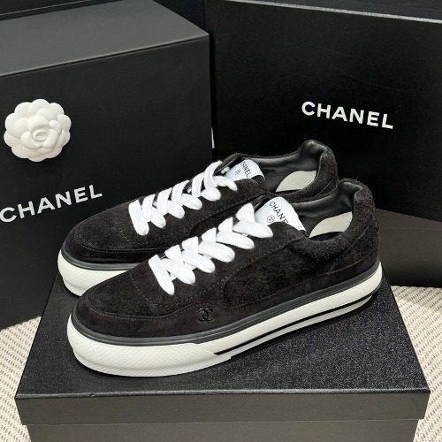 CHANEL Suede Calfskin Black CC Logo Sneakers Men's용