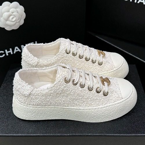 CHANEL Tweed Gold 브로치 아이보리 Sneakers