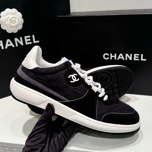 CHANEL Suede Calfskin CC Point Black Sneakers Men's용