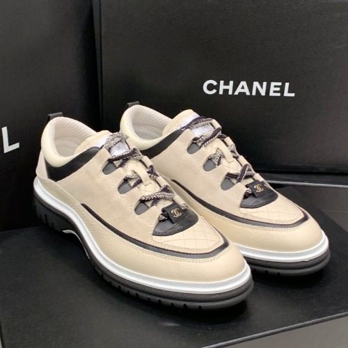 CHANEL 25 S / S Quilted Detail Multi Strap Calfskin Gold-Tone Sneakers 아이보리