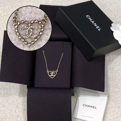 CHANEL CC Logo Heart Logo Crystal 목걸이