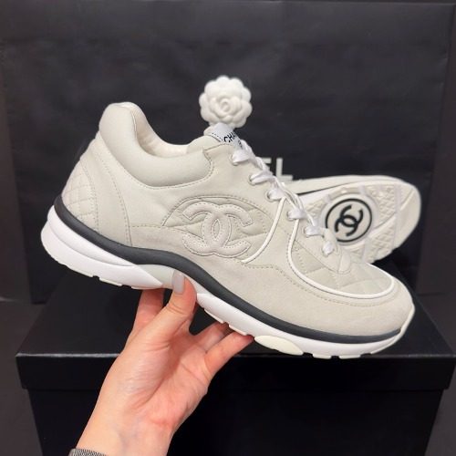 CHANEL 크루즈 Calfskin Embossed 아이보리 Sneakers Men's용