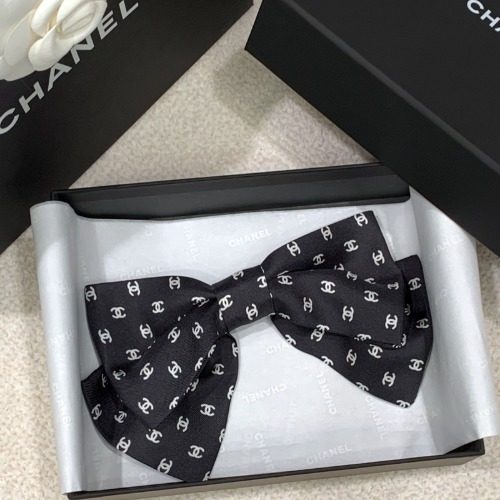 CHANEL CC Logo ํค์ด Pin Black