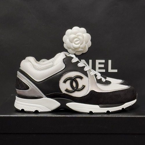 CHANEL ํฌ๋ฃจ์ฆ Calfskin Black Silver Sneakers