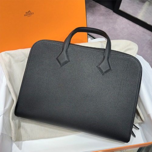 HERMES ๋น
ํ ๋ฆฌ์ Light ๋ธ๋ฆฌํ Case 35 Black