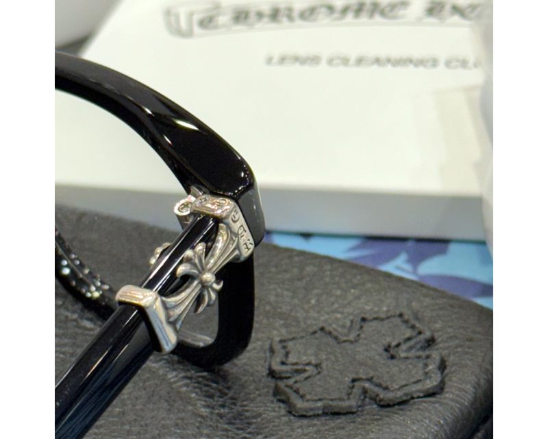 CHROME HEARTS