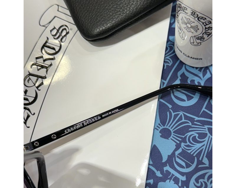 CHROME HEARTS