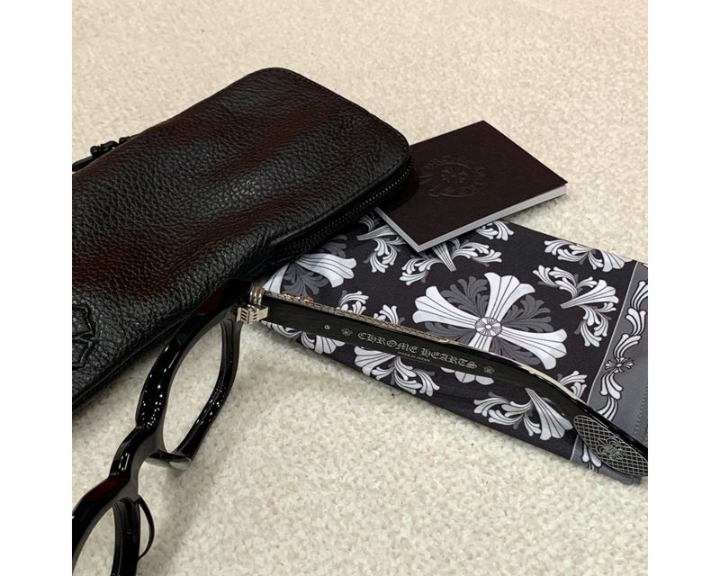 CHROME HEARTS