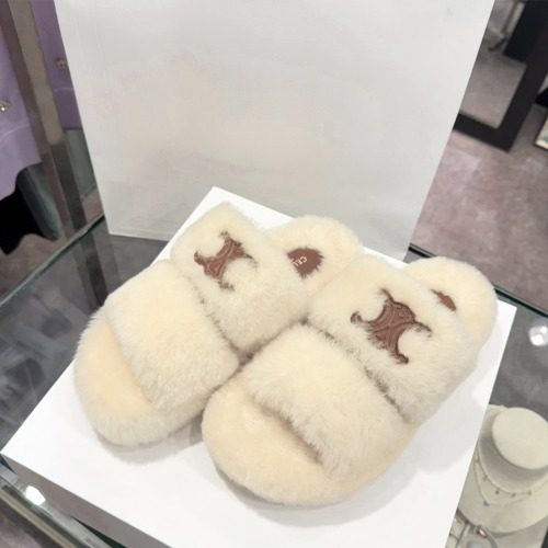 셀린느 트리옹프 퍼 슬라이드 시어링 아이보리