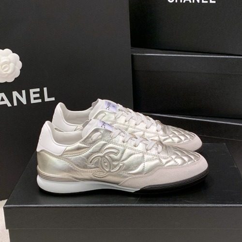 CHANEL 25 S / S Free 컬렉션 Calfskin Suede Silver White Sneakers