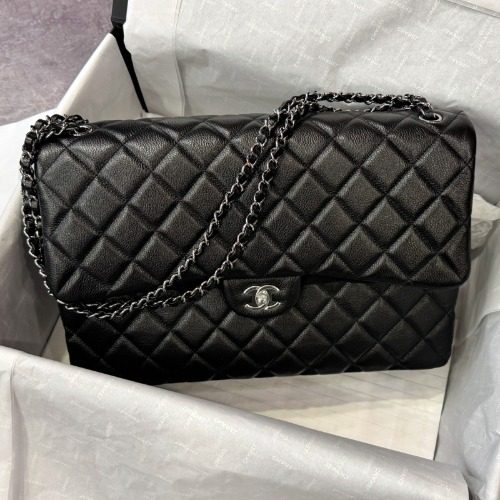 CHANEL Classic ํธ๋๋ธ๋ฐฑ ๊ทธ๋ ์ธ๋ Calfskin ์์ฅ Black