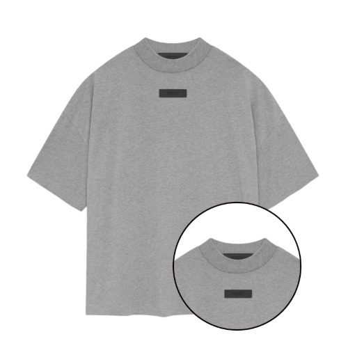 ํผ์ด ์ค๋ธ ๊ฐ Essential Patch ์์ฌ๋ฆฌ๋ธ Short Sleeve T-Shirt ๋คํฌ ์คํธ๋ฐ