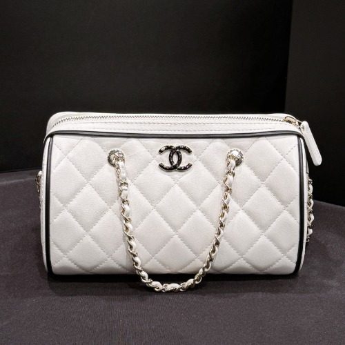 25SS CHANEL Free ์ปฌ๋ ์
Lambskin Gold Metal Chain Mini Bag White