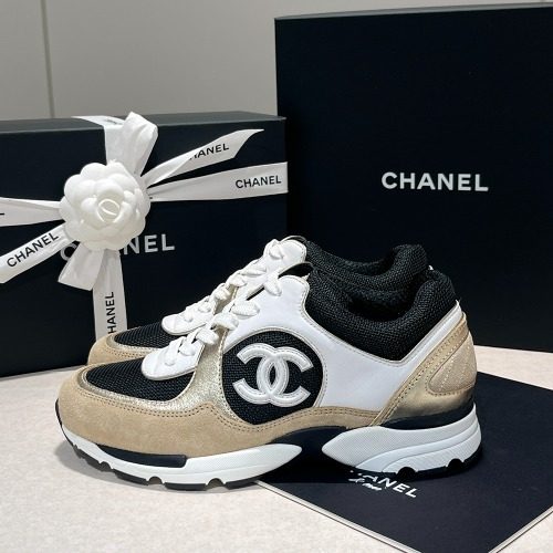 CHANEL ํฌ๋ฃจ์ฆ Calfskin Fabric White Black ๋ฒ ์ด์ง Gold