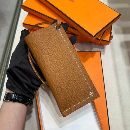 HERMES ์๊ฒฝ์ง ๋ธ๋ผ์ด Gold ์ฑ์ก Calfskin H Embroidered Logo Strap