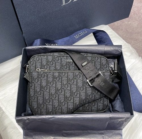 DIOR Crossbody Bag ์ค๋ธ๋ฆฌํฌ Jacquard Saddle Triple Pouch Black