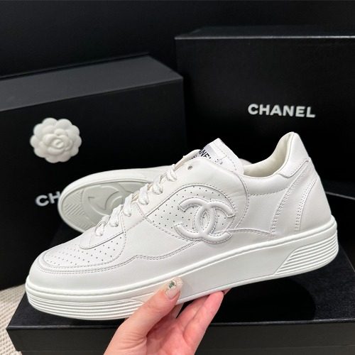 CHANEL Calfskin CC Logo 올화이트 Sneakers Men's용